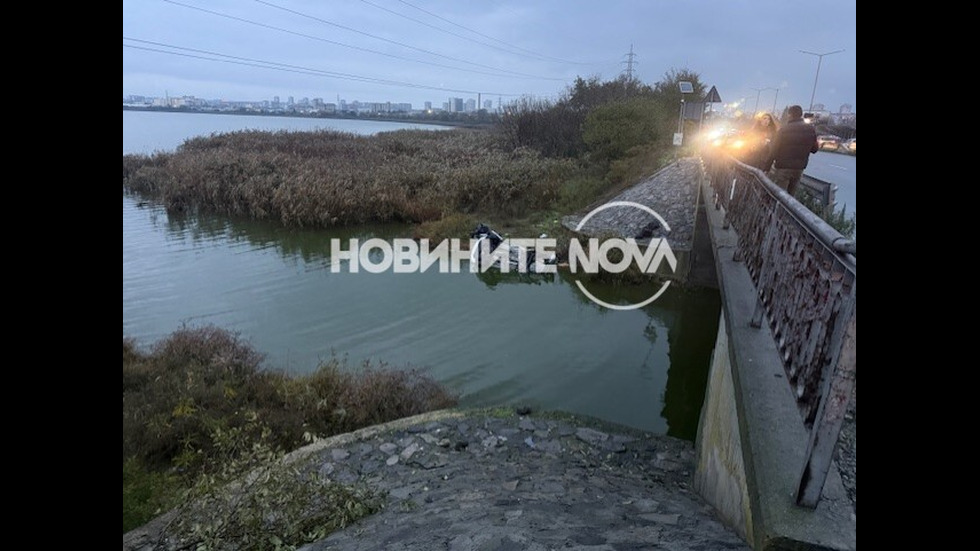 След гонка в Бургас: Кола с мигранти падна в езерото Вая, има жертви