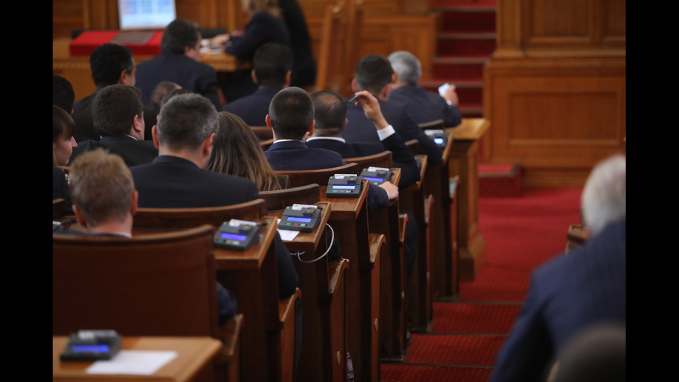 Ден втори: Парламентът в криза