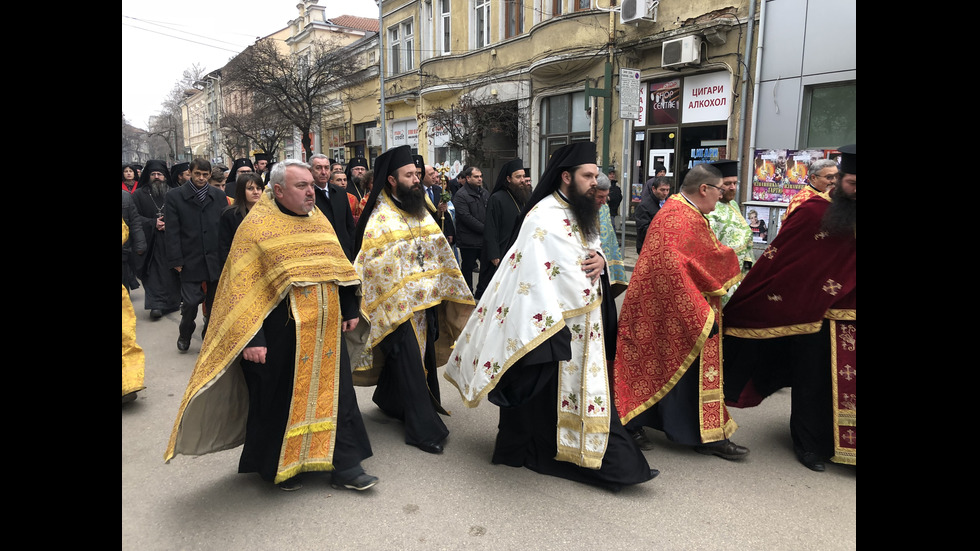 Тържествен камбанен звън оповести въдворяването на Видинския митрополит Даниил