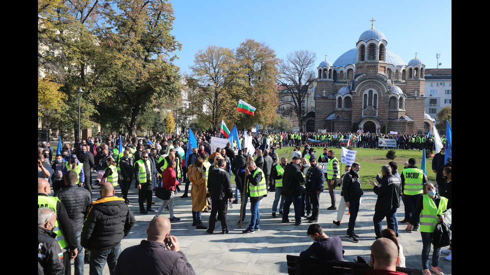 Полицейските служители излизоха на протест