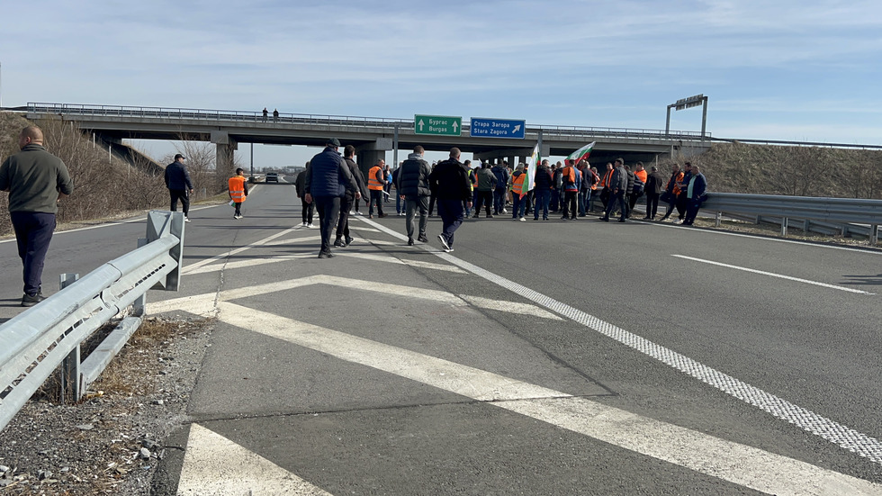 Четвърти ден протести: Земеделци блокират ключови пътища