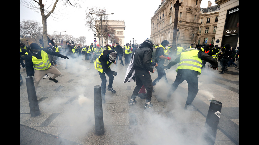 Стотици арестувани по време на протестите във Франция
