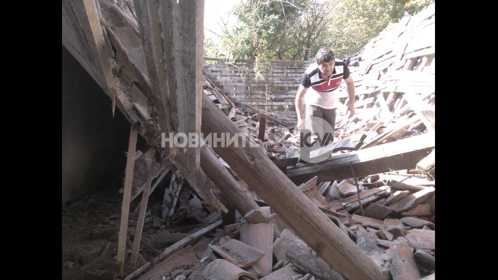 Срути се част от покрива на манастир в Пловдивско