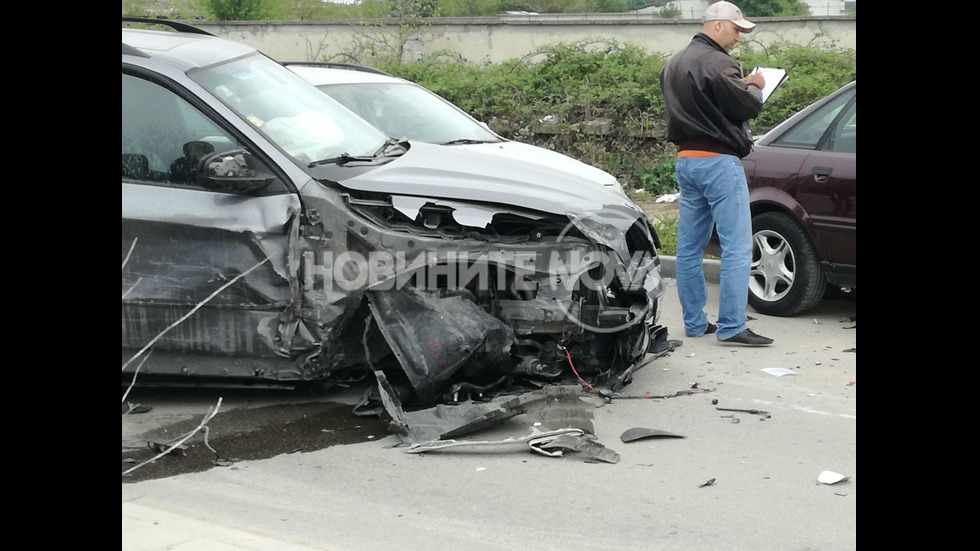Шофьор удари 10 паркирани коли в Пловдив и избяга
