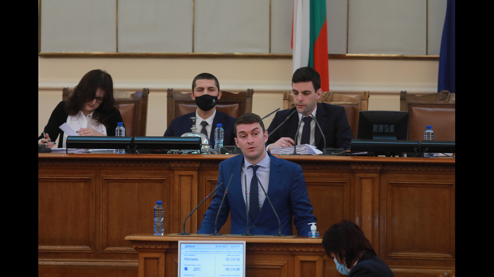 Депутатите провеждат редовно пленарно заседание