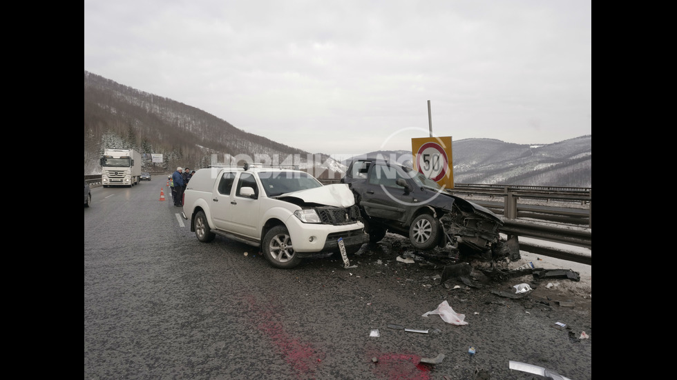 Три коли се удариха на АМ "Хемус", пострадалите взели дрога