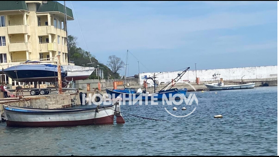 Рибар почина, а друг е в болница, след като лодката им се обърна в Китен