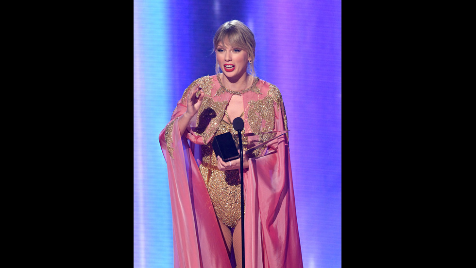 Тейлър Суифт е големият победител от Американските музикални награди
