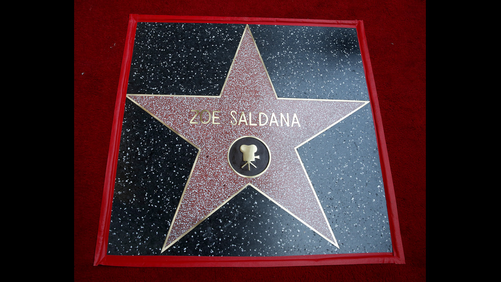 Зоуи Салдана със звезда на Алеята на славата