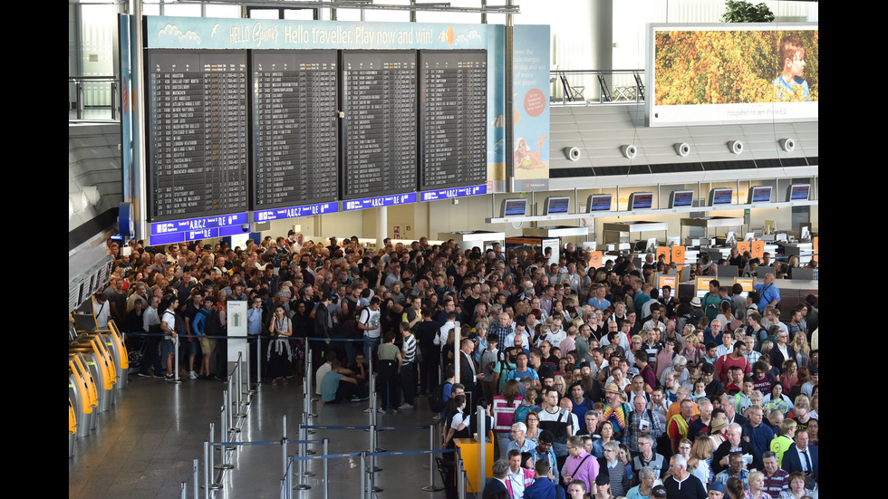 Евакуираха летището във Франкфурт