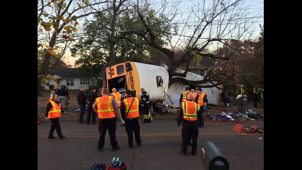 Шест деца загинаха при катастрофа на училищен автобус в САЩ