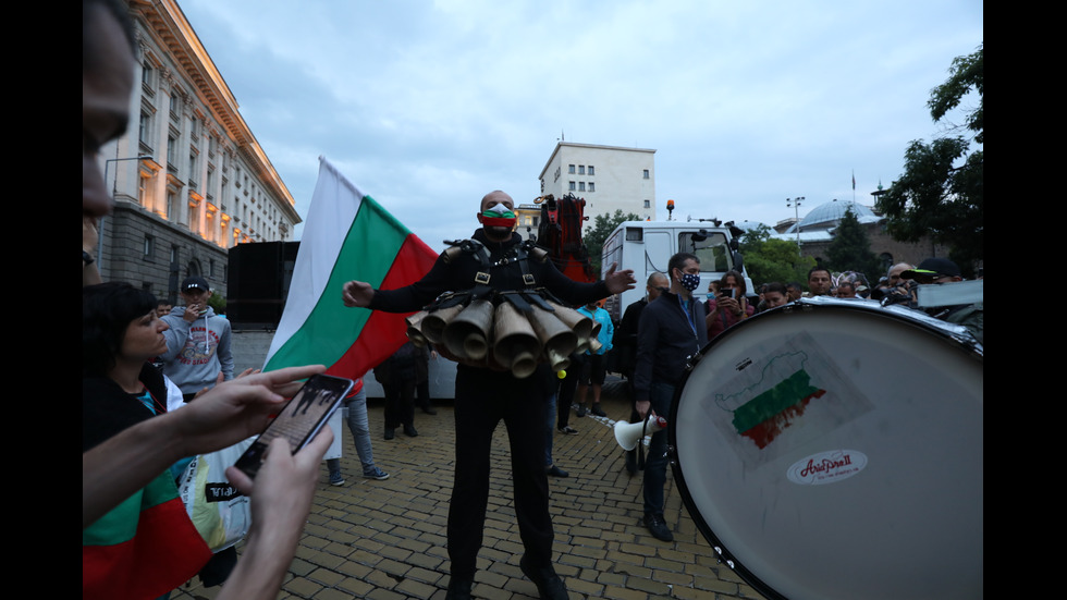 Десети ден на протести срещу властта