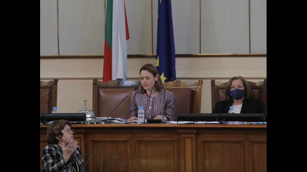 Бурни дебати в първия работен ден на новото Народно събрание