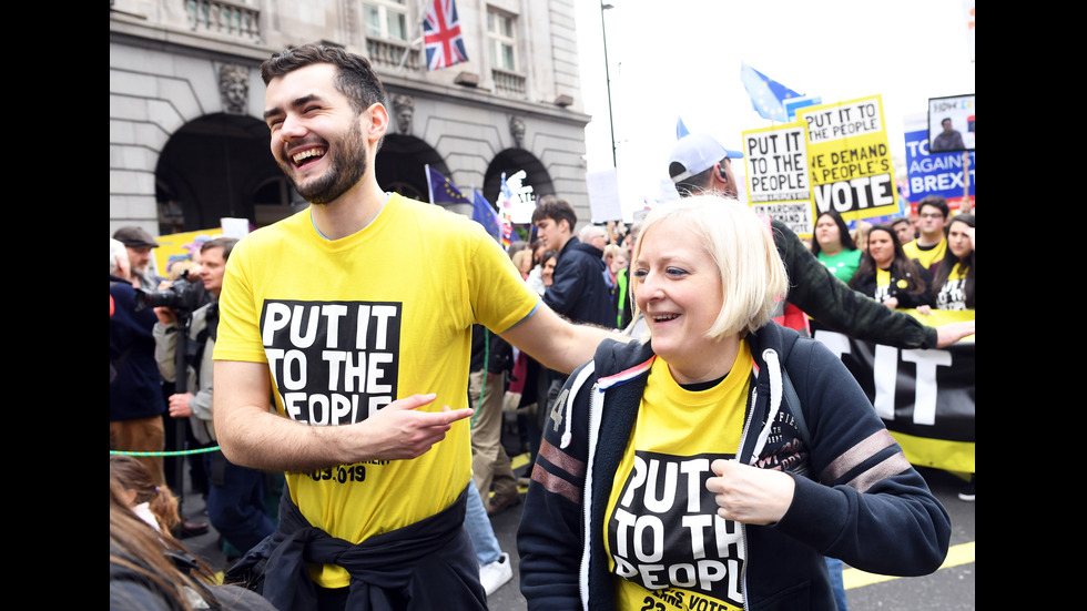 Многохиляден протест в Лондон с искане за оставане в ЕС