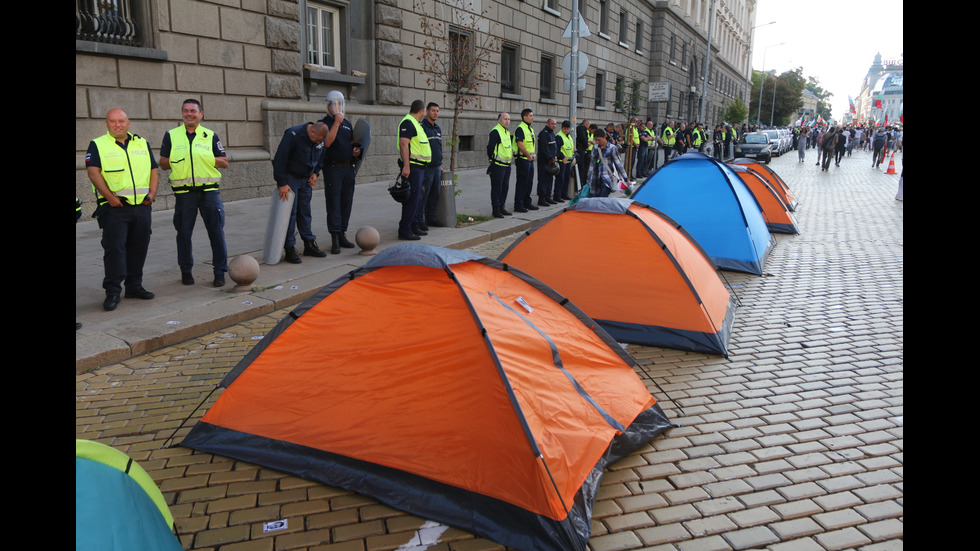 Протест пред парламента