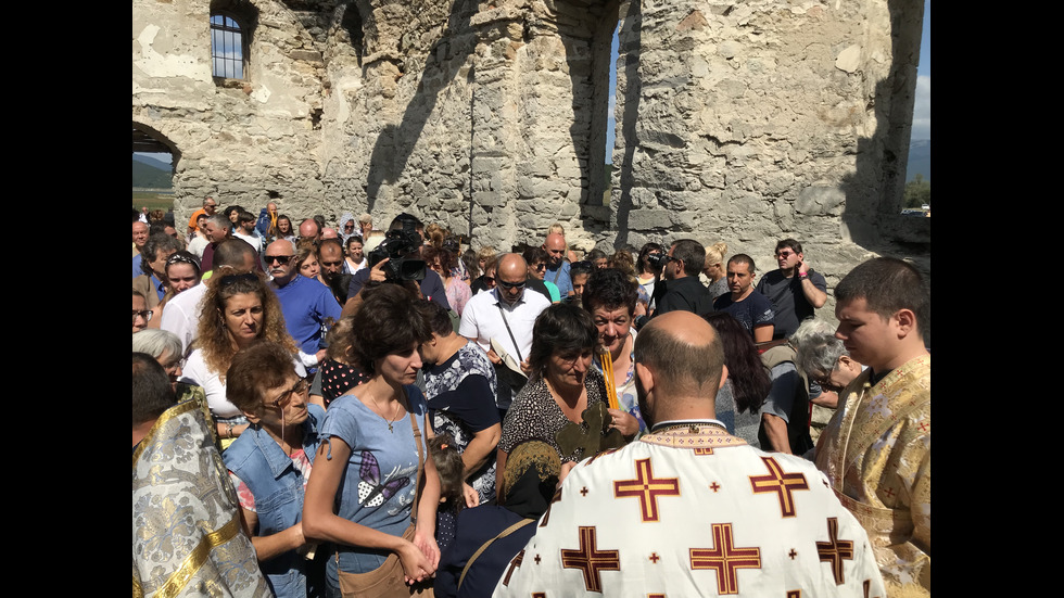 За първи път от 56 години насам: Песнопения огласиха Потопената църква