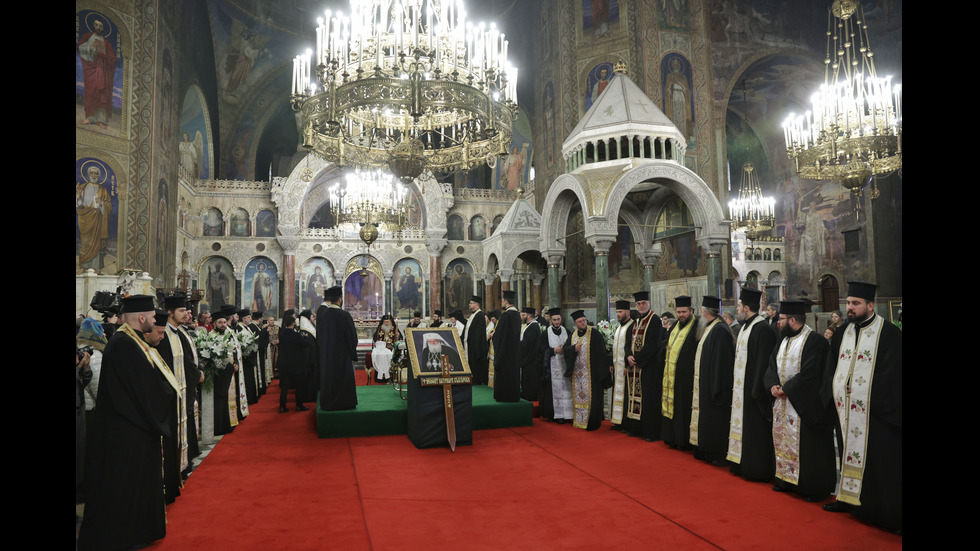 Изложиха за поклонение тленните останки на патриарха в „Св. Александър Невски”