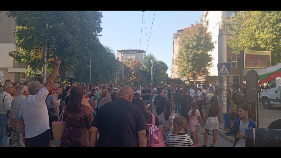 Протест блокира Плевен: Хиляди излязоха на улицата заради безводието