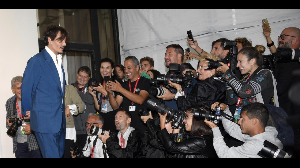 Джони Деп представи новия си филм на фестивала във Венеция
