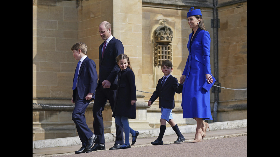 Kралското семейство се събра в Уиндзор за Великденската служба