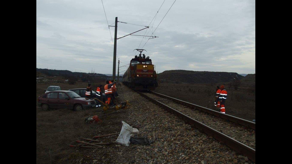 СЛЕД РЕПОРТАЖ НА NOVA: Започна спешен ремонт на жп линията Перник - Радомир