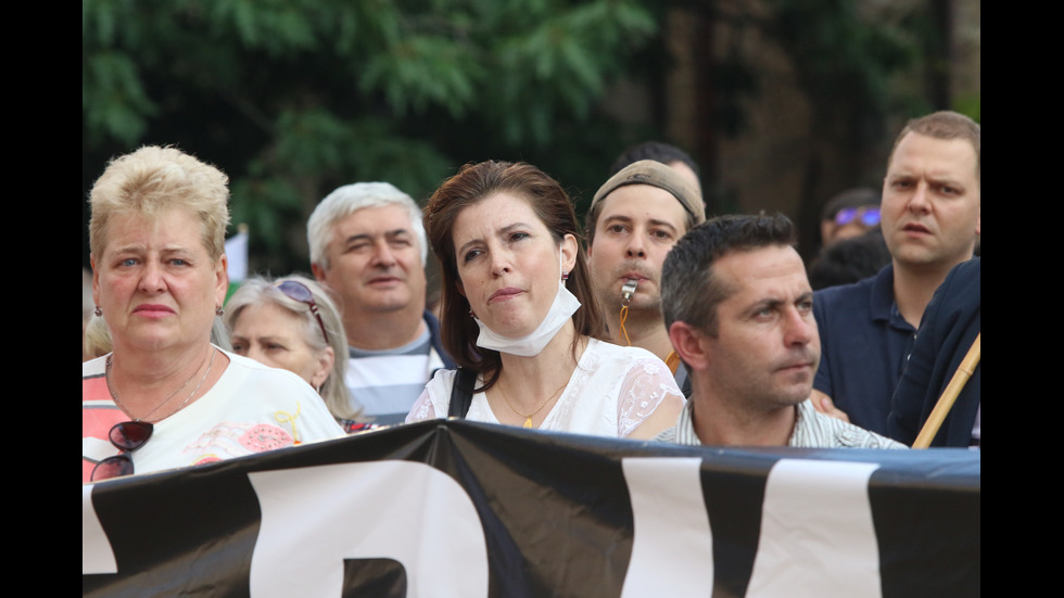 Седма поредна вечер на протести в центъра на София