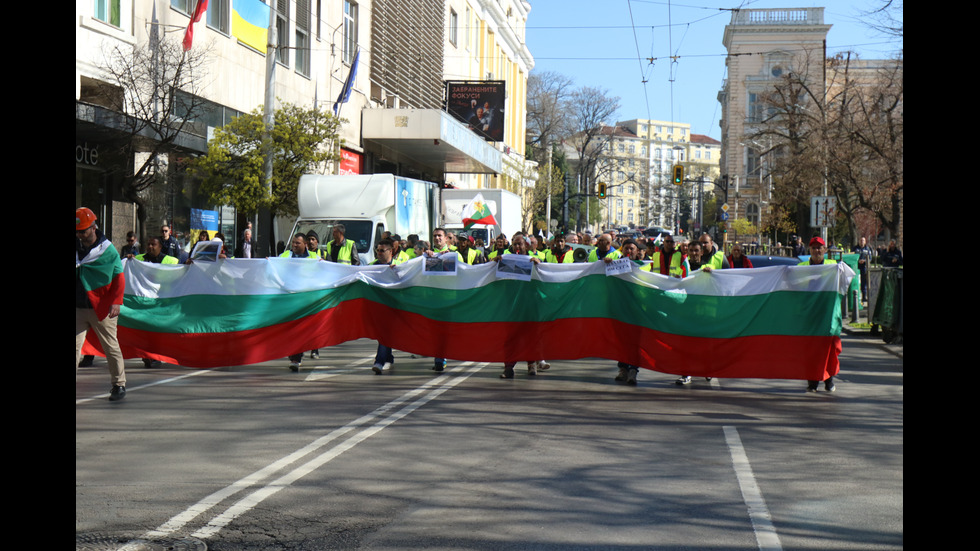 Пътни строители излизат отново на протест