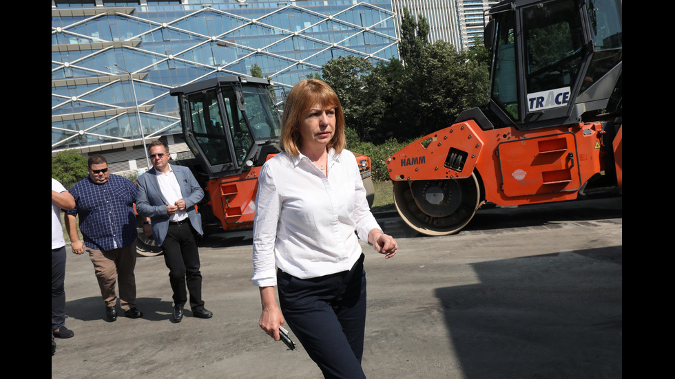 Кметът Фандъкова инспектира ремонта на бул. "България"