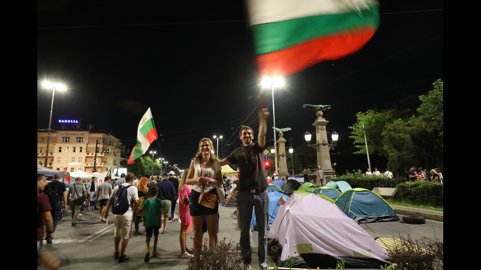 ПРОТЕСТИТЕ: Митинг пред испанското посолство, шествие из София