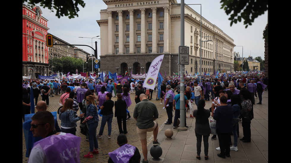 Миньори и енергетици излязоха на национален протест