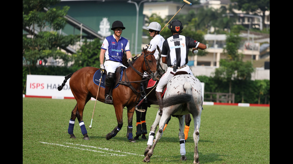 Принц Хари участва в благотворителен мач по поло в Сингапур
