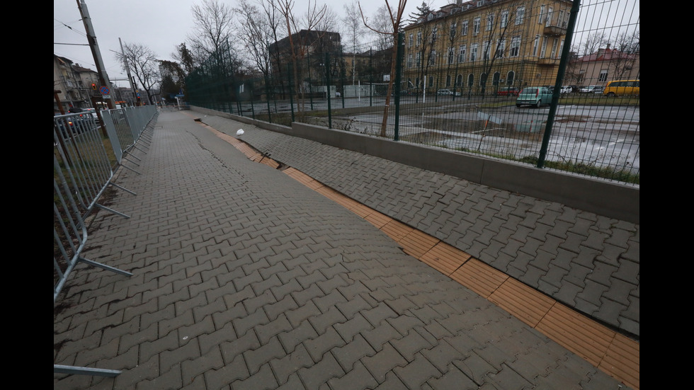 Пропадна тротоар в центъра на София