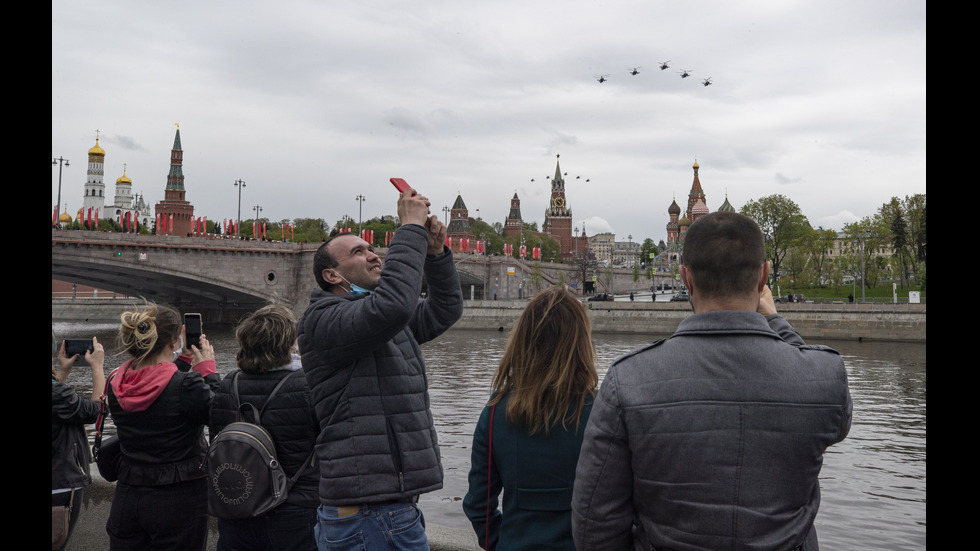 75 ГОДИНИ ОТ ПОБЕДАТА: Москва отбелязва 9 май с въздушна демонстрация