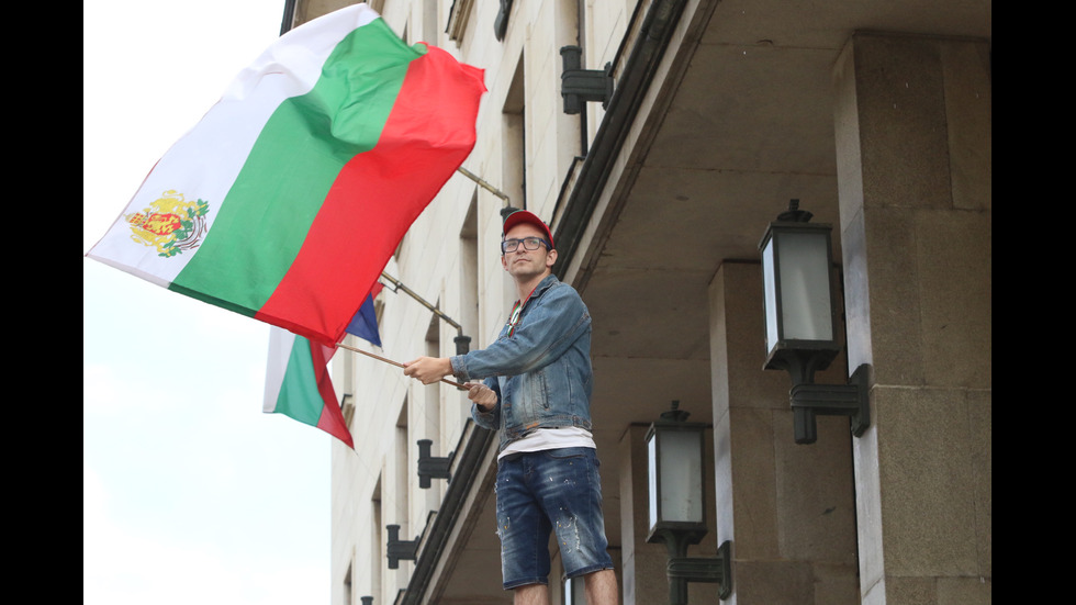 19-и ден на протести срещу властта в страната