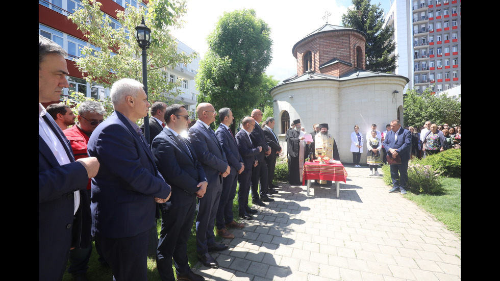 Откриха паметник на лекарите, загинали от COVID-19