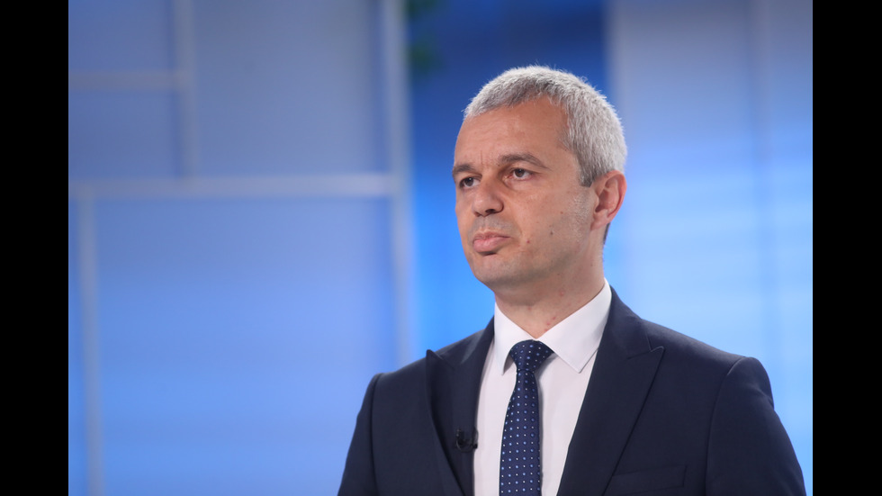 ЗАД КАДЪР: Изборният ден по NOVA В СНИМКИ