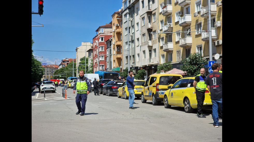 "Стоп на беззаконието на пътищата": Протест в центъра на София