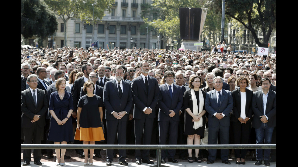 Минута мълчание в памет на жертвите в Барселона