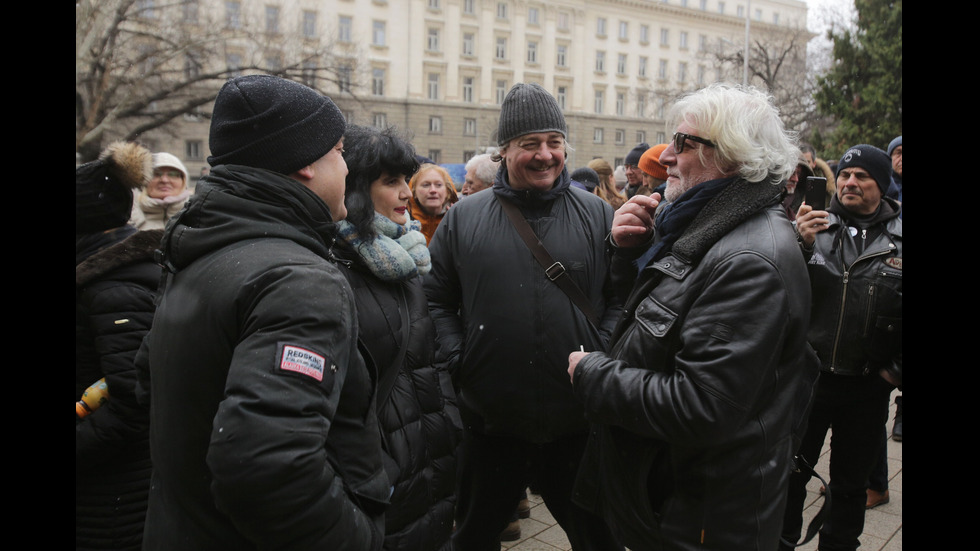 Актьори и граждани се включиха в шествие в подкрепа на Александър Морфов