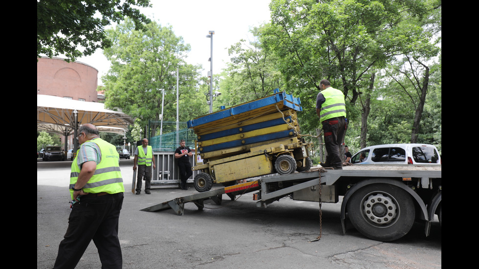 Нов опит за премахване на незаконни съоръжения на автокъща в Борисовата градина