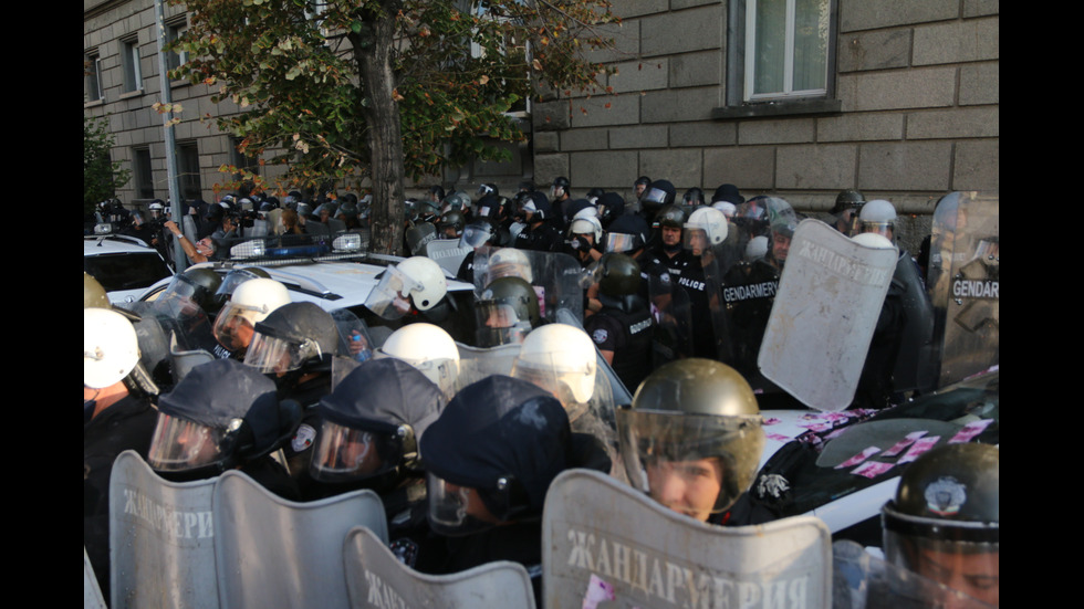 Протест пред парламента