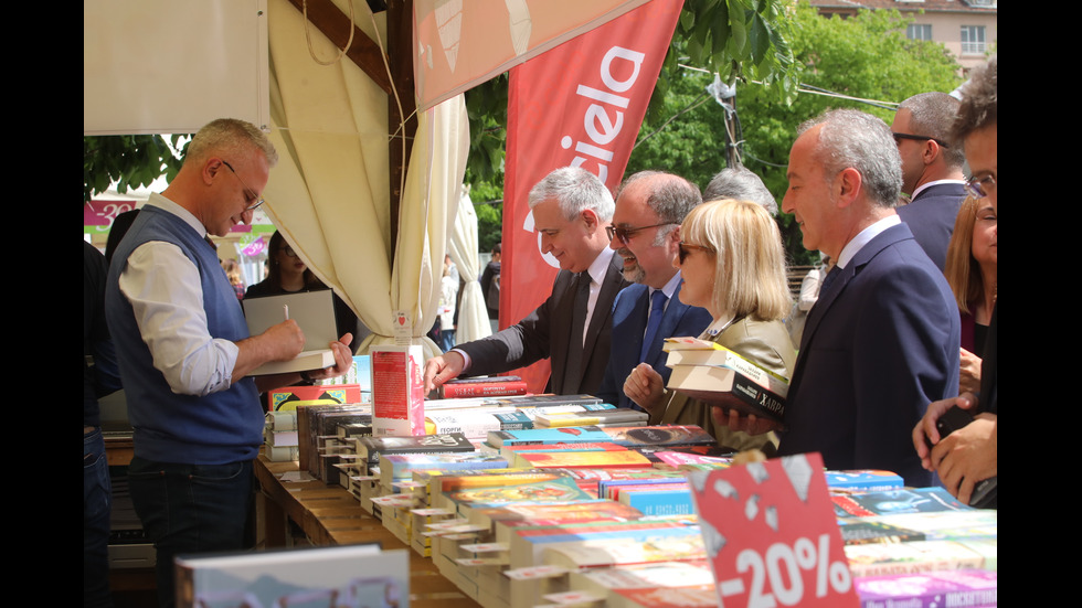 Започна Пролетният панаир на книгата