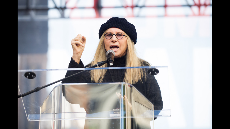 В ИМЕТО НА РОЛЯТА: Звездите, „сменили” пола си на екрана