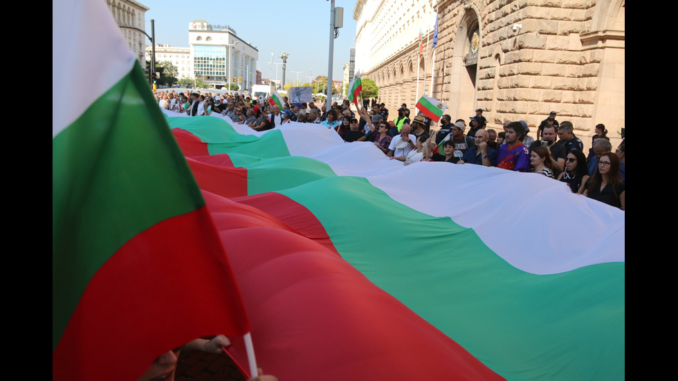 Нов голям протест пред парламента