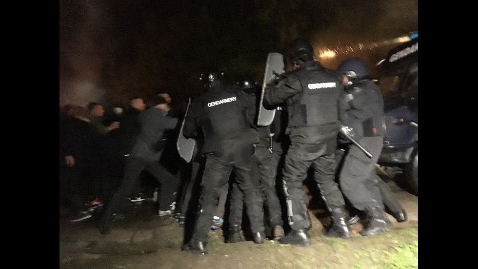 Сблъсъци между протестиращи и жандармерия в Габрово