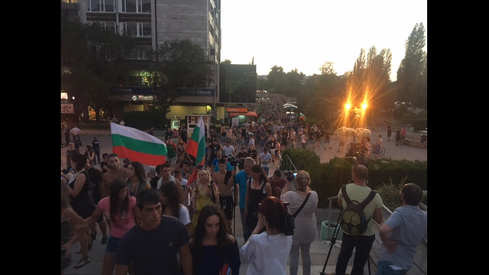 Хиляди на протест в Асеновград