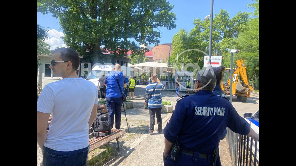 Нов опит за премахване на незаконни съоръжения на автокъща в Борисовата градина