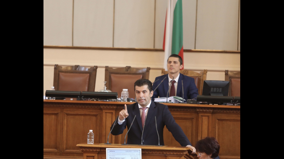 Депутатите обсъждат отстраняването на председателя на парламента