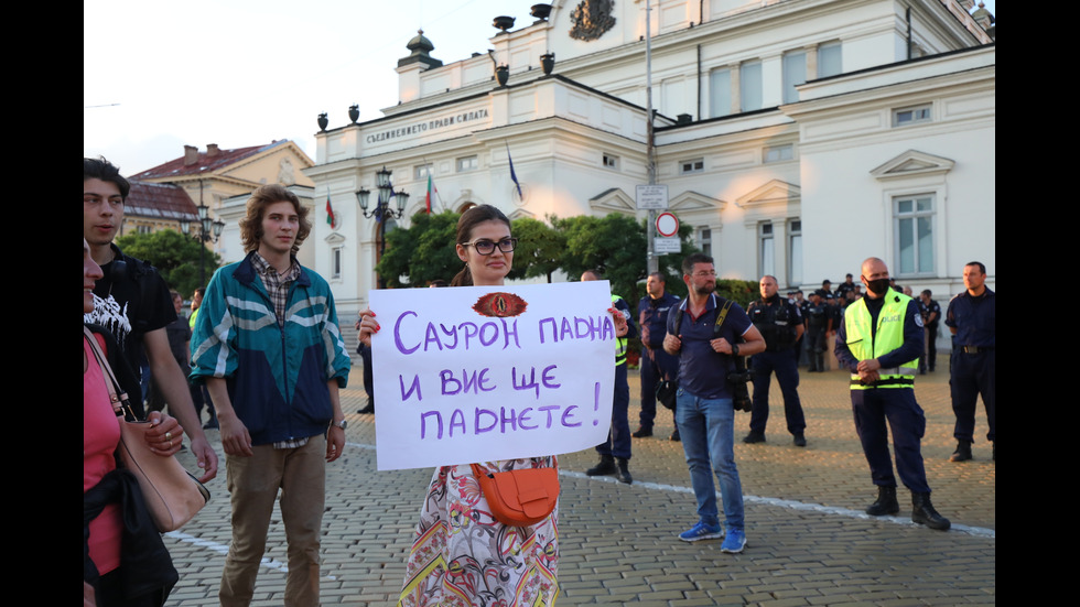 ДЕН ОСМИ: Протестите с искане за оставка на кабинета продължават