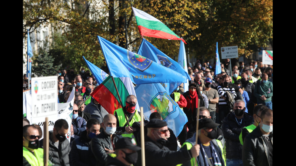 Полицейските служители излизоха на протест